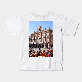 Plaza Mayor with City Hall in evening light, Salamanca, Spain Kids T-Shirt